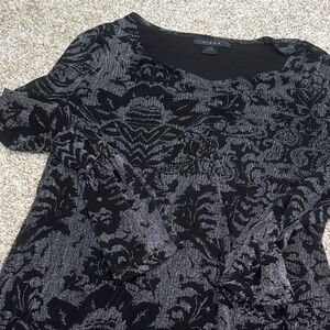 🟢10/$10 - Black and Gray Patterned Top